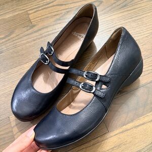 Dansko Women's Fynn Black Burnished Nubuck Leather 5506360200 EU 41